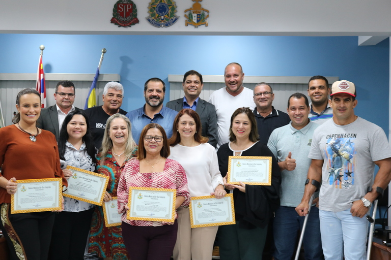 Câmara Municipal homenageia os Profissionais do Projeto ILHA JOVEM